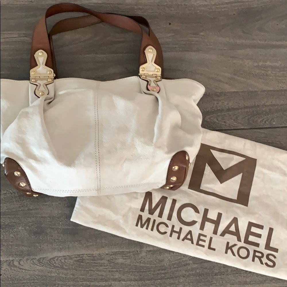 Micheal Kors Cream leather Shoulder bag